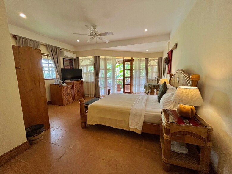 Hotel Coco Grove Beach Resort