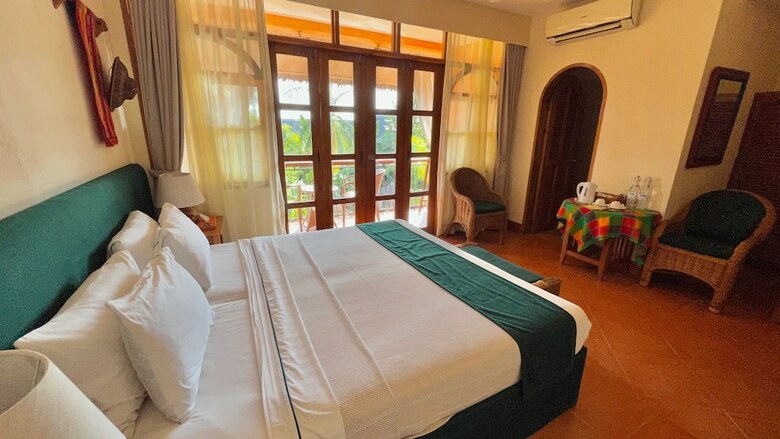 Hotel Coco Grove Beach Resort