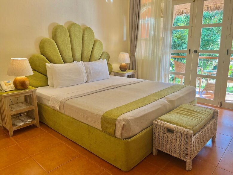 Hotel Coco Grove Beach Resort