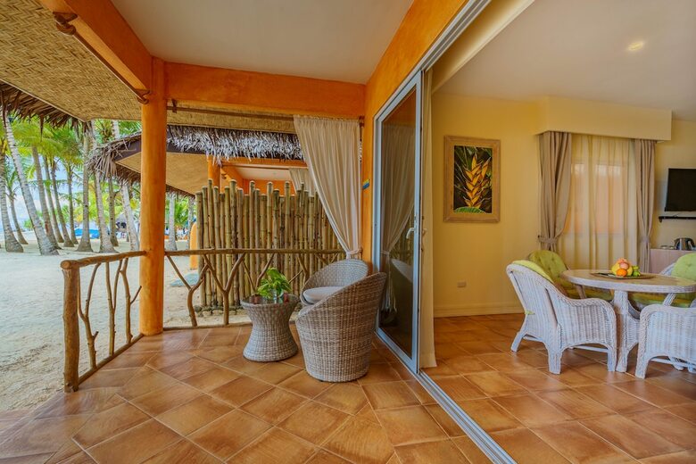 Hotel Coco Grove Beach Resort