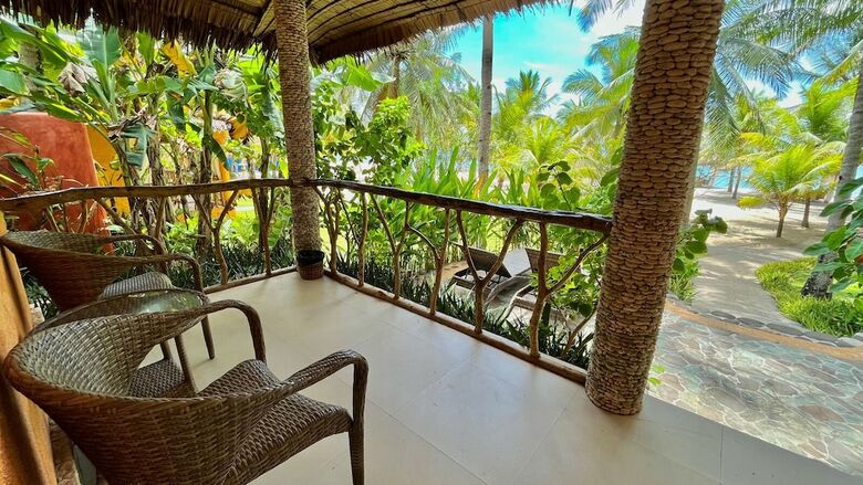 Hotel Coco Grove Beach Resort