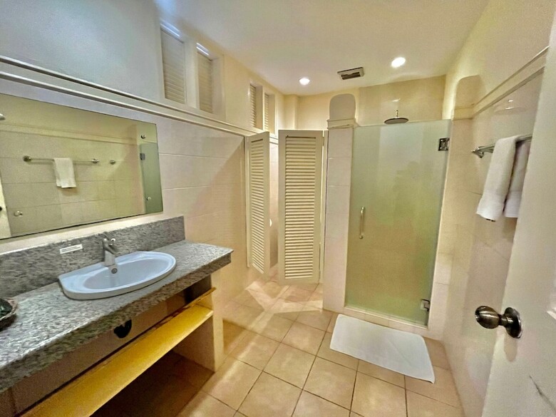 Hotel Coco Grove Beach Resort