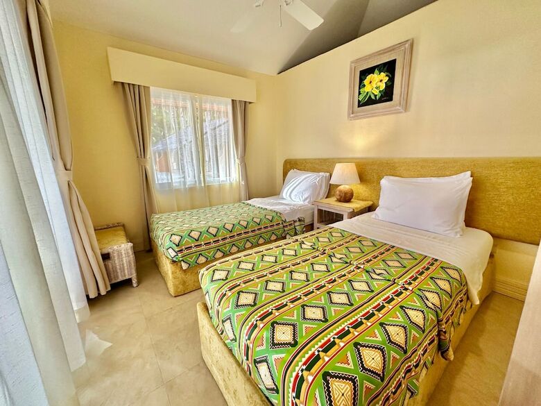 Hotel Coco Grove Beach Resort
