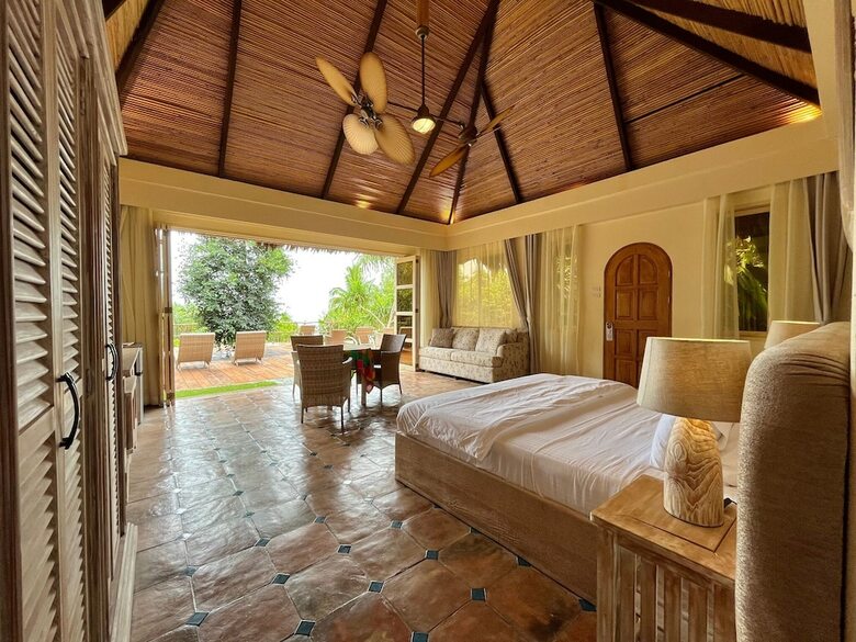 Hotel Coco Grove Beach Resort