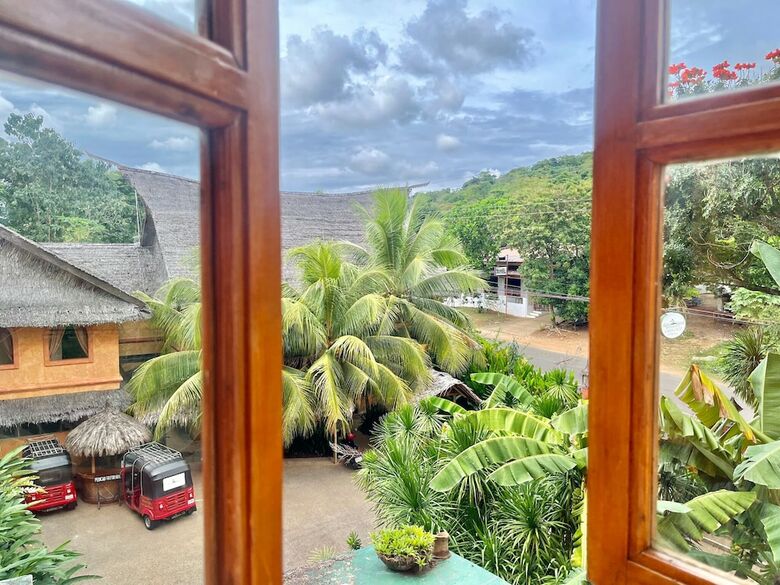 Hotel Coco Grove Beach Resort