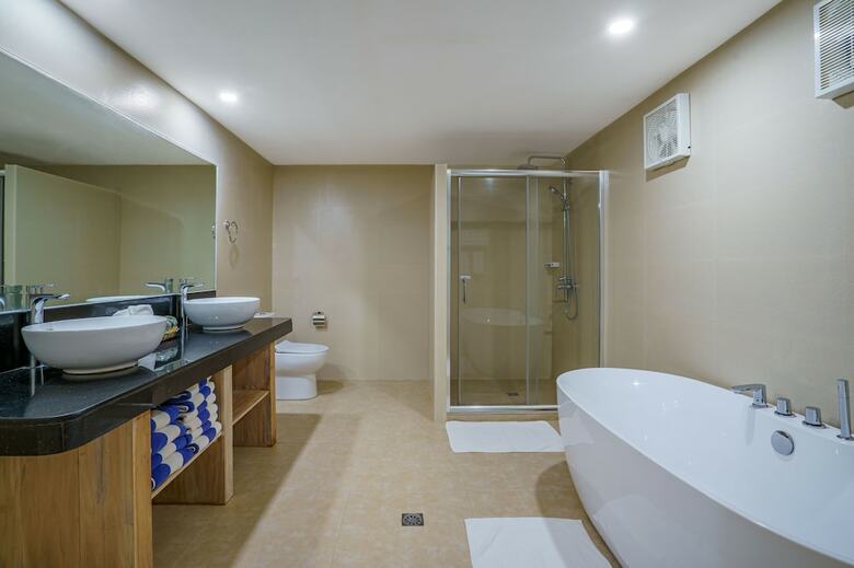 Hotel Coco Grove Beach Resort