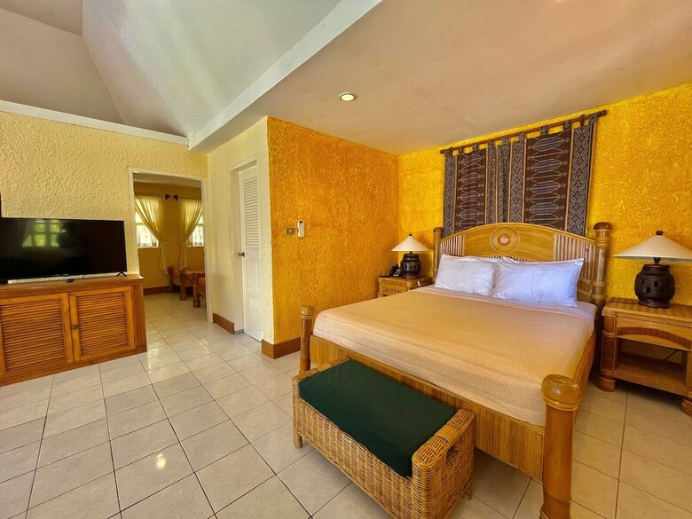 Hotel Coco Grove Beach Resort