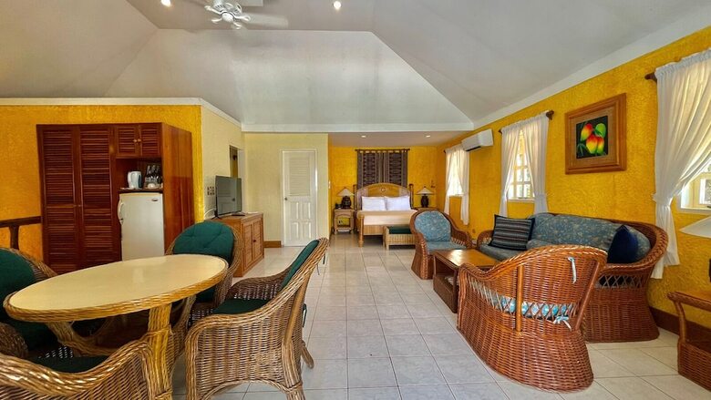 Hotel Coco Grove Beach Resort