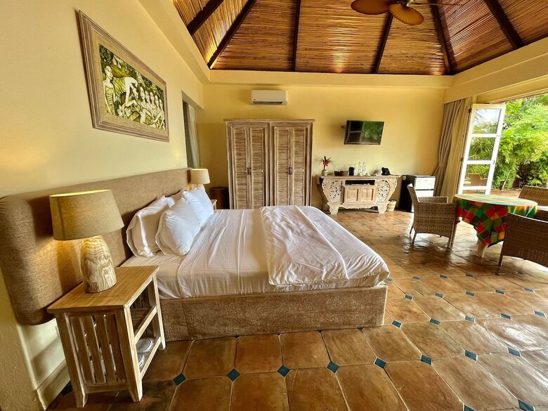 Hotel Coco Grove Beach Resort
