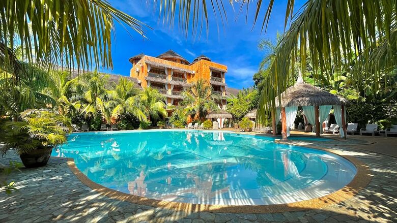 Hotel Coco Grove Beach Resort