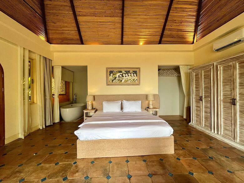 Hotel Coco Grove Beach Resort