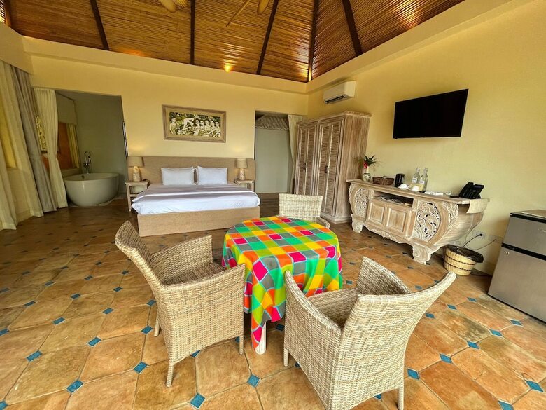 Hotel Coco Grove Beach Resort