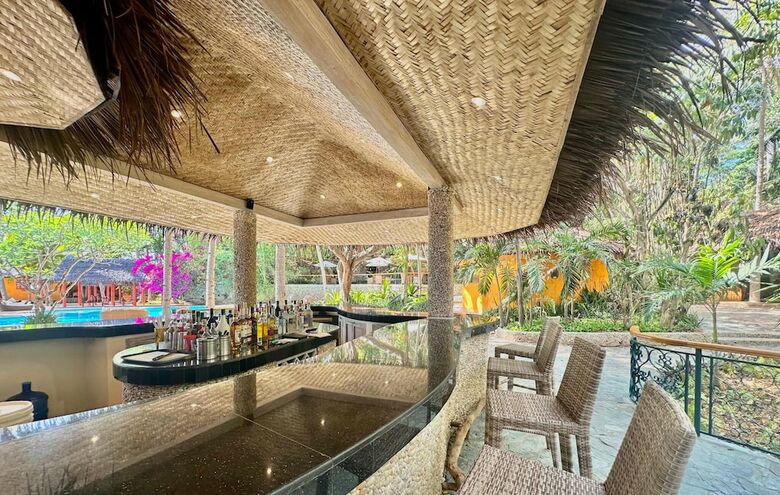 Hotel Coco Grove Beach Resort