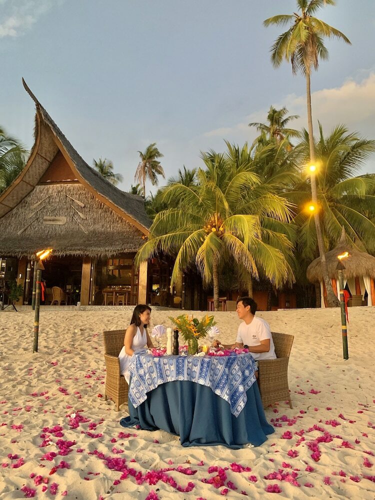 Hotel Coco Grove Beach Resort