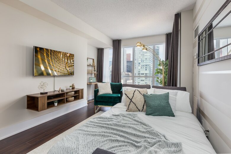 Quickstay - Stylish 2-bedroom Downtown Condo