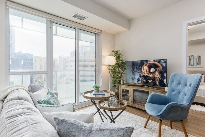 Quickstay - Stylish 2-bedroom Downtown Condo