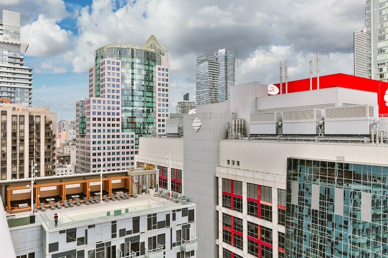 Quickstay - Stylish 2-bedroom Downtown Condo
