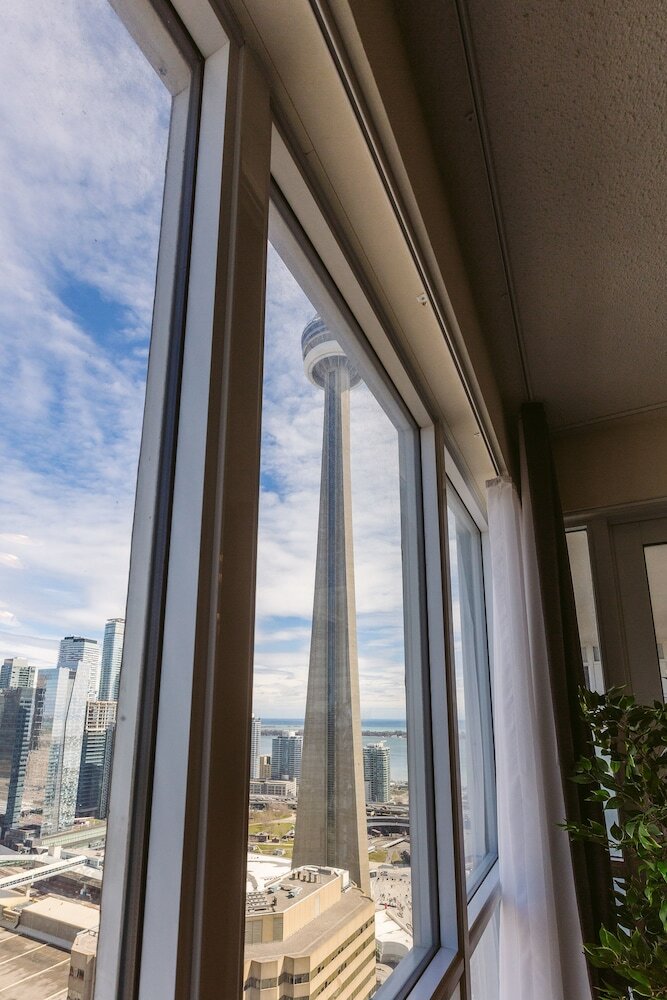 Quickstay - Stylish 2-bedroom Downtown Condo
