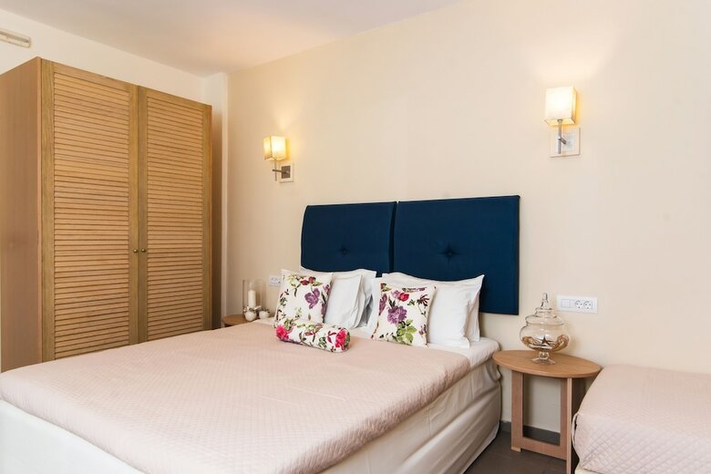 Hotel Mirage Studios
