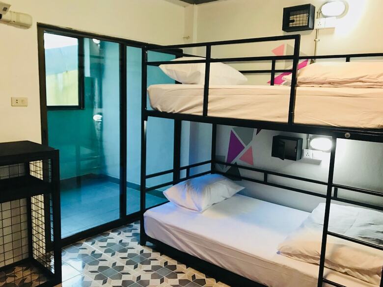Hostal Bodega Phuket Party Hostel - Adults Only