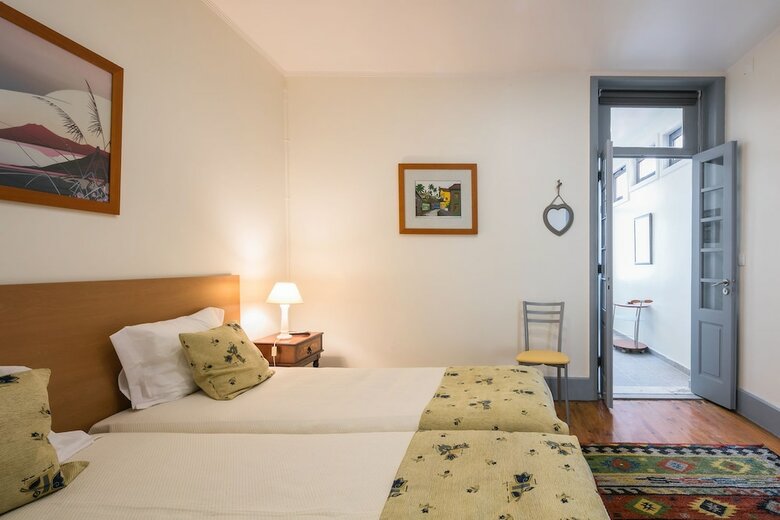 Apartamento A Francos Artist Painting 2