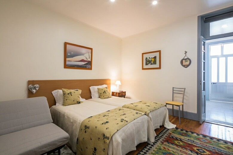 Apartamento A Francos Artist Painting 2