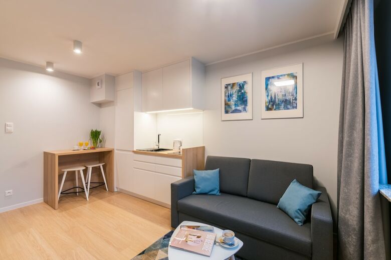 Q17 Apartments