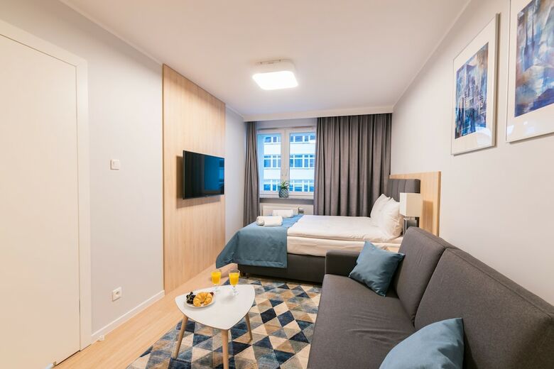 Q17 Apartments