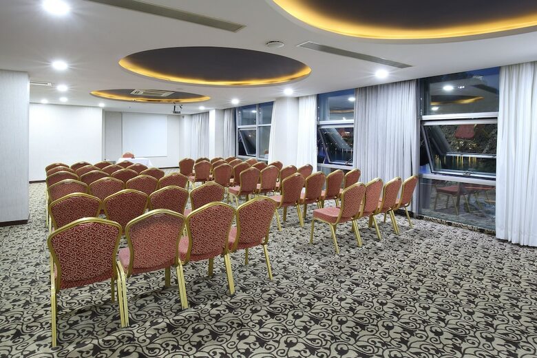 Ta?k�pr� Hotel