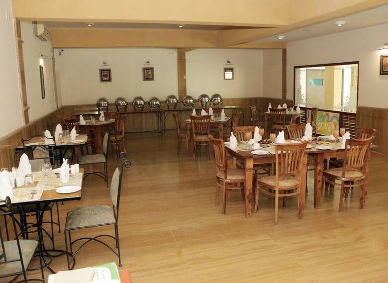 Hotel Deoki Niwas Palace