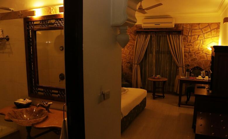 Hotel Deoki Niwas Palace