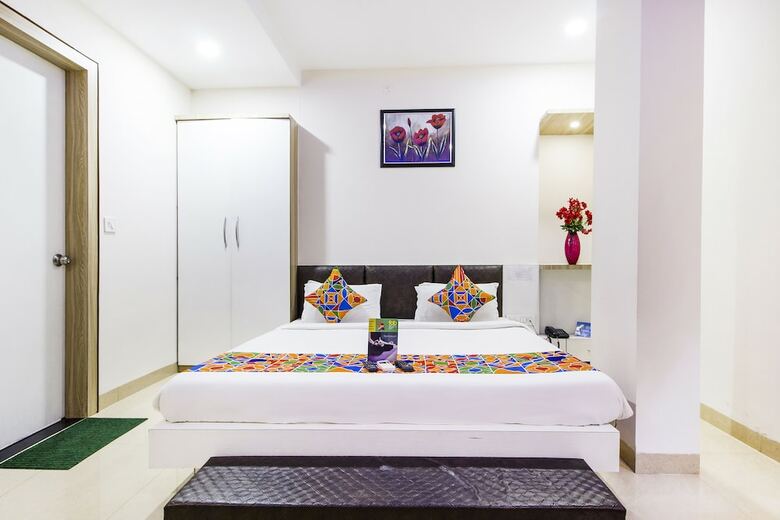 Fabhotel The A Park Lashkar