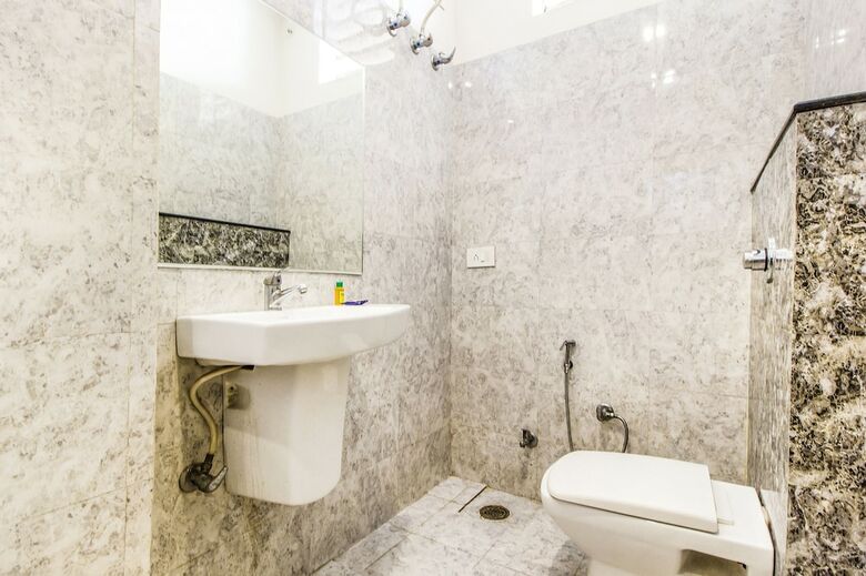 Fabhotel The A Park Lashkar