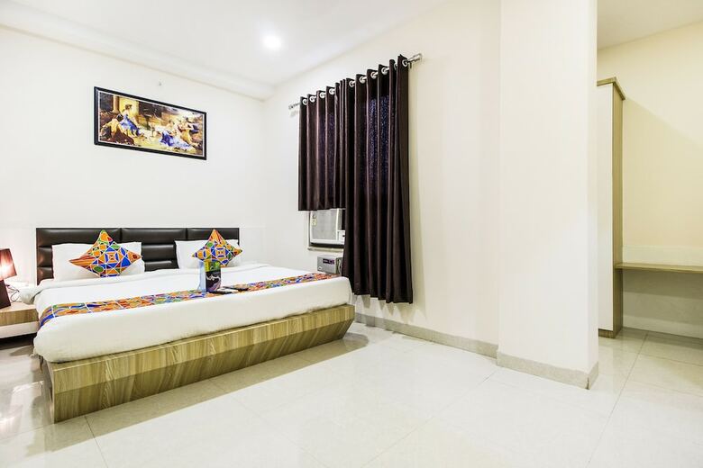 Fabhotel The A Park Lashkar