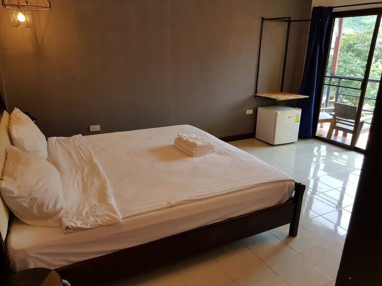Hi Karon Beach Hotel