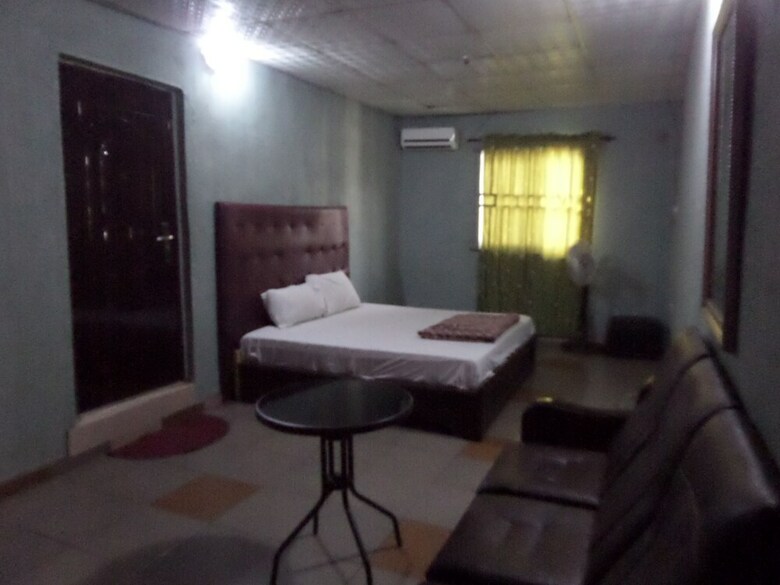 Metro Hotel Ajeigbe