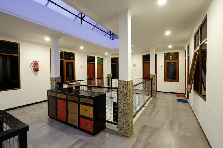 Hotel Reddoorz Near Universitas Diponegoro 2