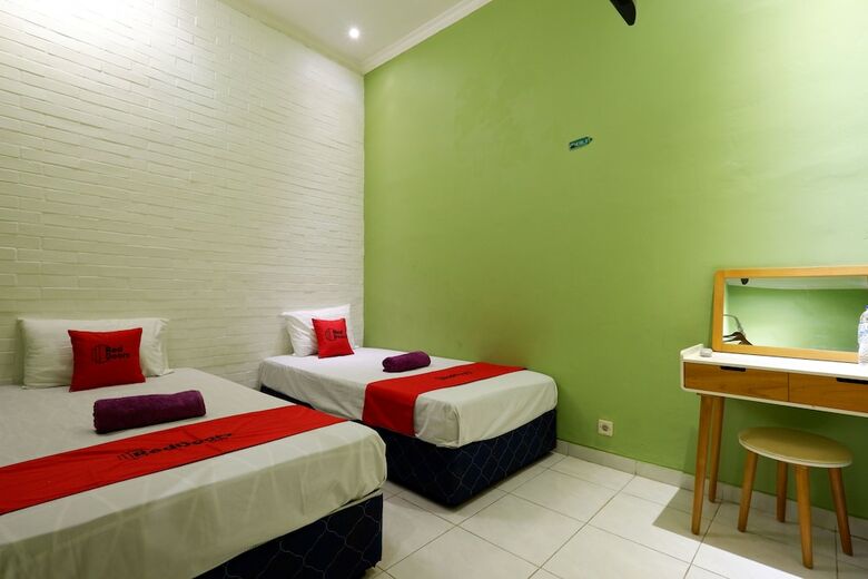 Hotel Reddoorz Near Universitas Diponegoro 2