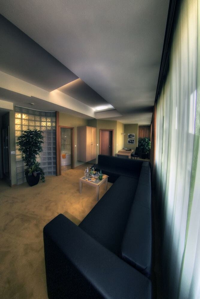 Hotel Lav