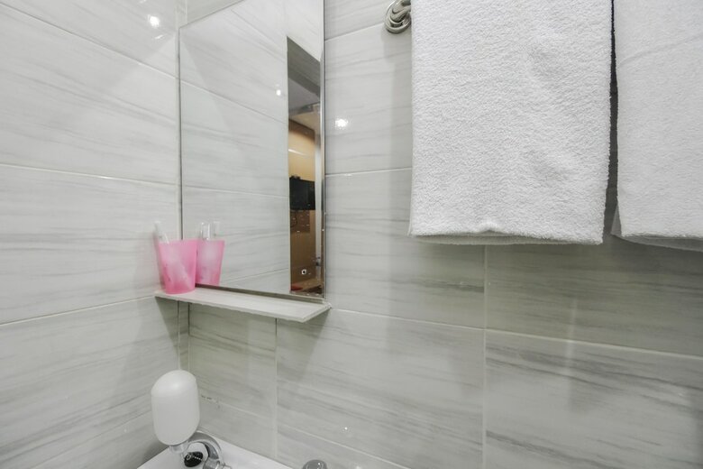 Hotel Reddoorz Plus Near Galaxy Bekasi
