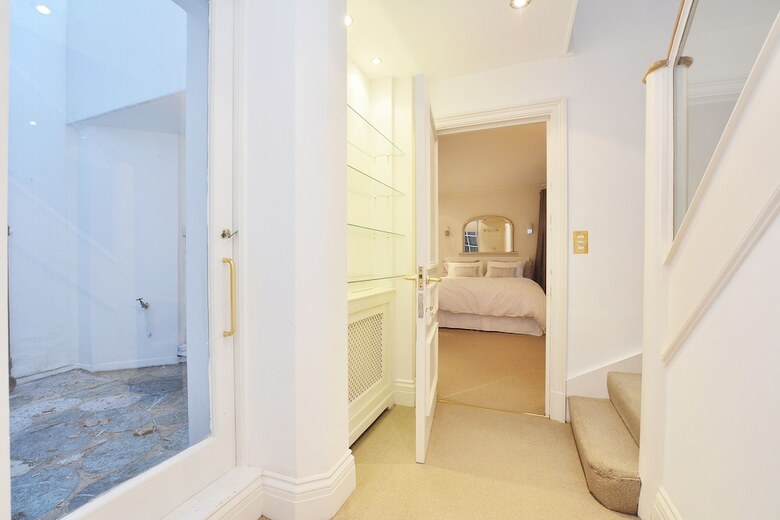 Rutland Gardens Apartment