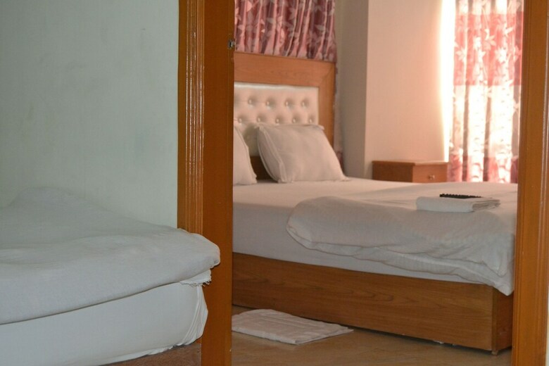 Hotel Pink Shore