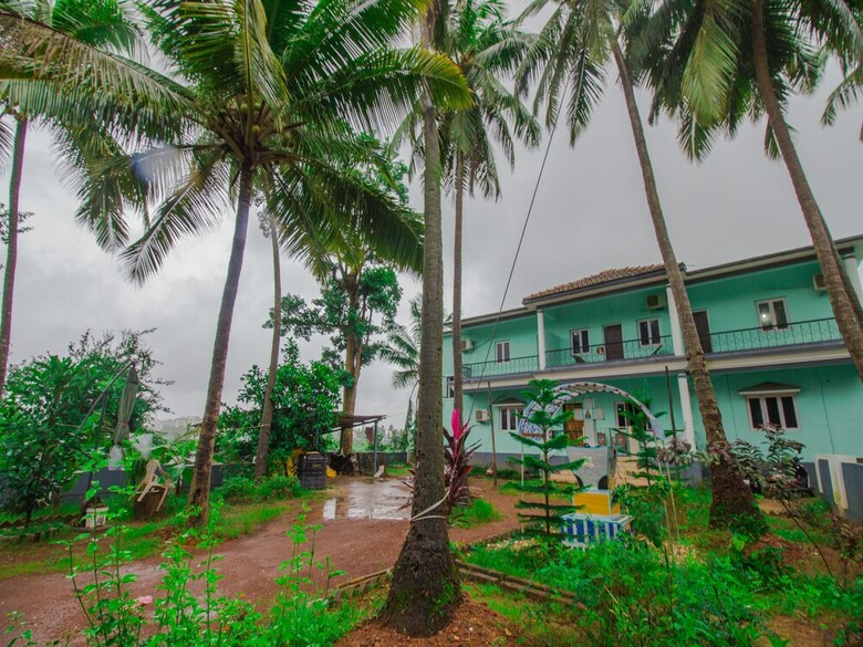 Hotel Oyo 15912 Home Field View 1bhk Mapusa