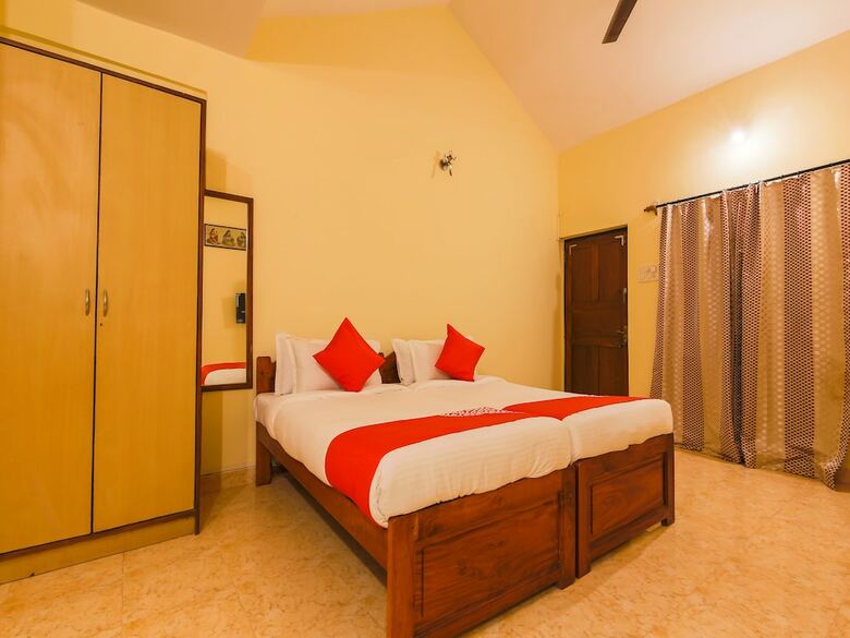 Hotel Oyo Flagship 19324 Dom's Cafe Calangute