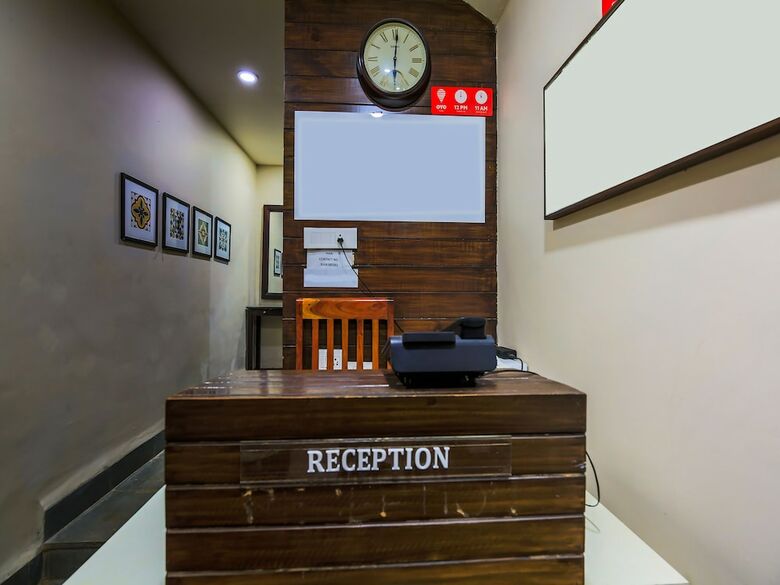 Oyo 18951 City Xpress Hotel Rooms