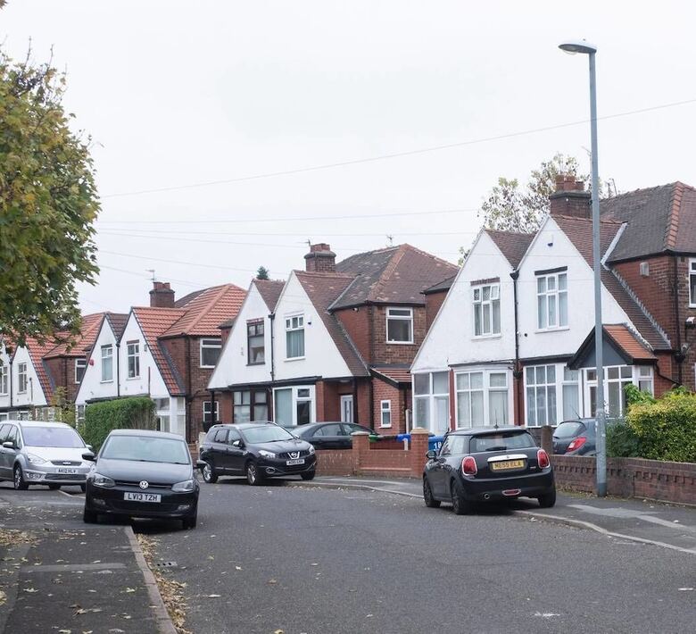 Beautiful 4bd Home In Heart Of Fallowfield!