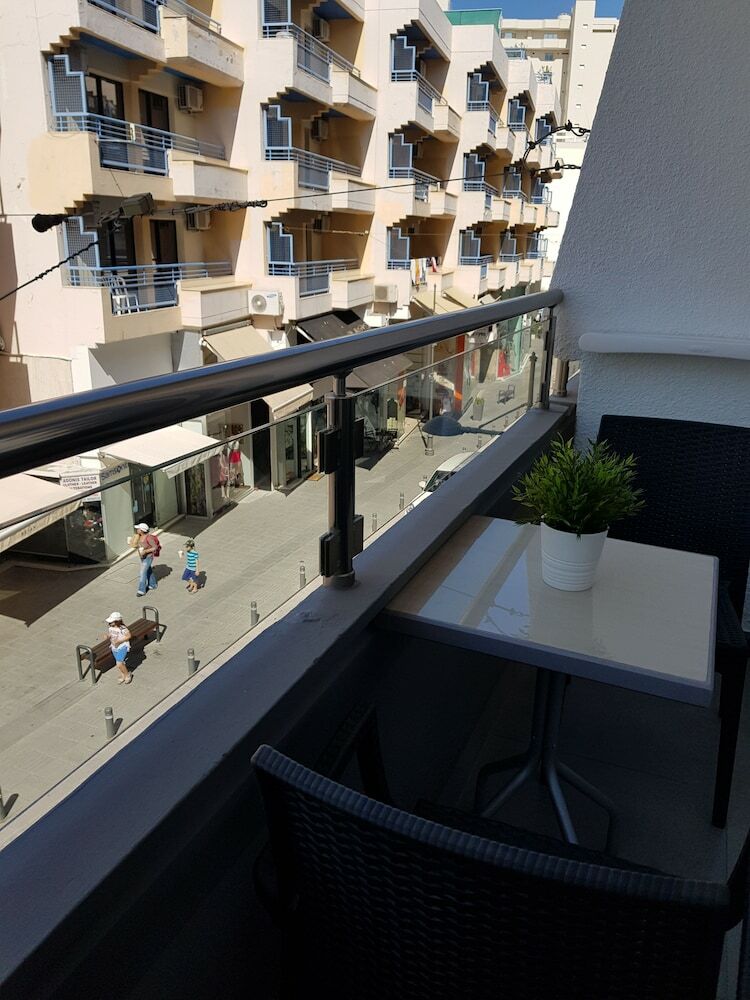 Hotel Les Palmiers Petrou Apartments