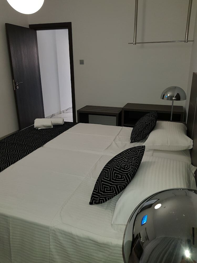 Hotel Les Palmiers Petrou Apartments