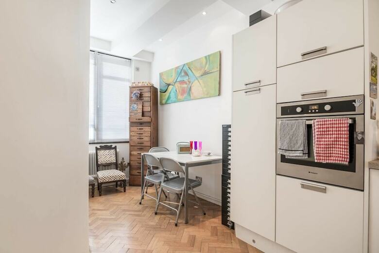 Catching Unique 1 Bedroom Apartment