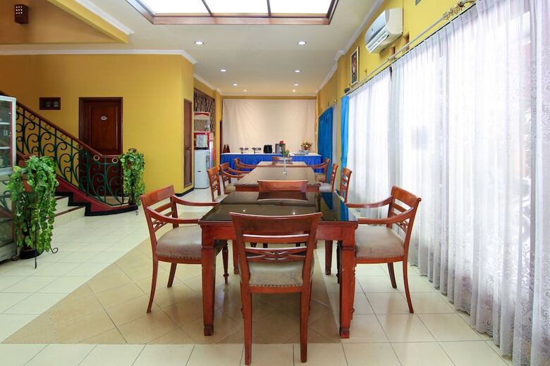 Hotel Oyo 109 Pucangkerep Residence